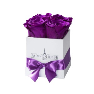 Eckige Rosenbox mit 4 violetten Rosen und Schleife. Elegantes Blumengeschenk.