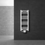 Weißer LuxeBath Badheizkörper, 300x800 mm, mit Thermostat und Eckanschluss.