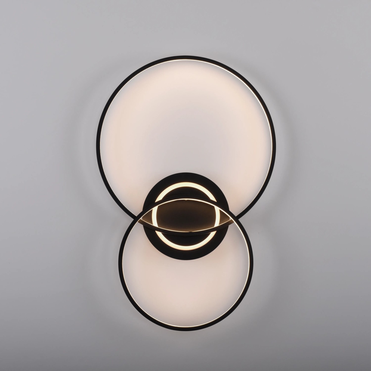 Moderne LED-Deckenleuchte Asmina von Just Light, schwarz, mit zwei Ringen und warmweißem Licht.