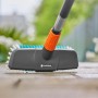 Gardena Cleansystem Stielbürste Hard, anthrazit, für die Reinigung von unempfindlichen Flächen.
