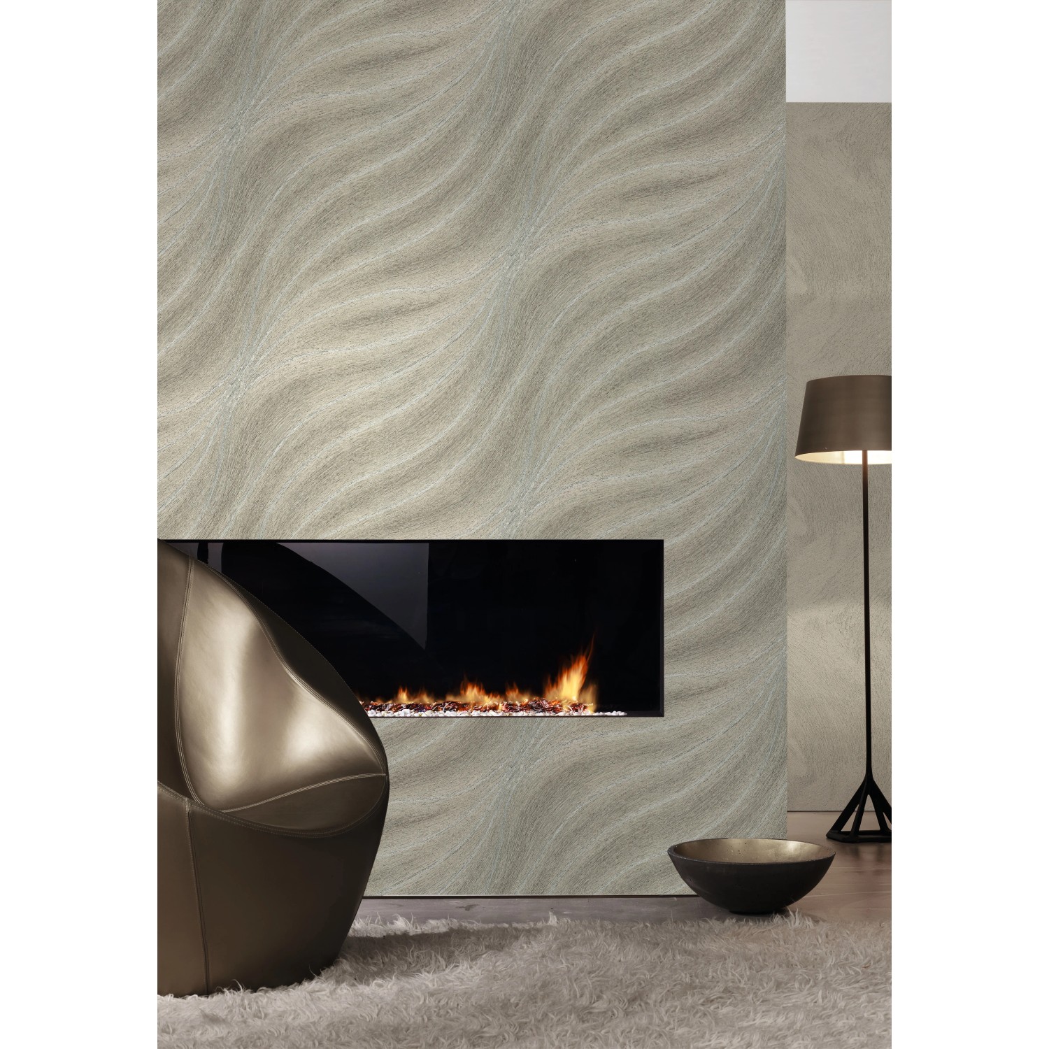 Colani Vliestapete Evolution in Bronze mit Wellenmuster im Wohnraum.