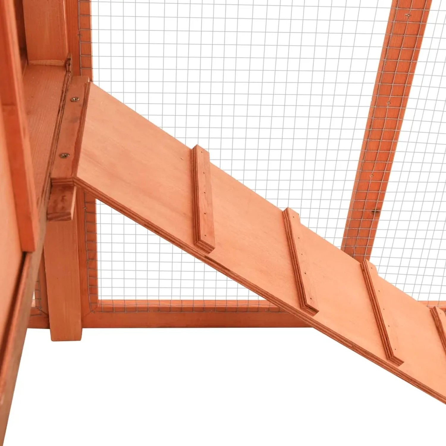 Detailansicht der Rampe am vidaXL Hühnerstall aus Tannenholz.