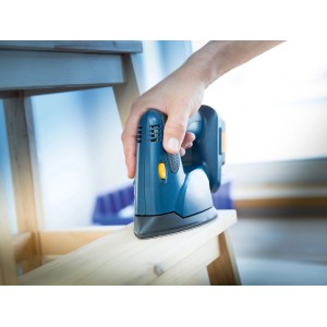 Dreieckschleifer Comfort mit Schleifauflage K40 beim Holz schleifen.