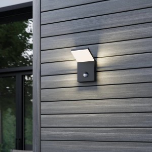 Lucande LED Wandleuchte Außen Nevio 9619040 mit Bewegungsmelder Spritzwassergeschützt Modern in Alu aus Aluminium 1-flammig