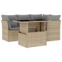 Beige 5-tlg. vidaXL Garten-Sofagarnitur aus Rattan mit hellgrauen Kissen und Tisch mit Glasplatte.