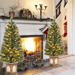 Grüner künstlicher Weihnachtsbaum 120cm mit warmweißen LED-Lichtern und dekorativem Sockel.