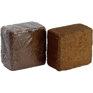 2er Set Kokosfaser Humusziegel für Terrarium-Bodengrund, einer verpackt, einer offen.