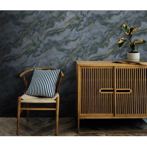 Erismann Vliestapete Elle Decoration 4 Mystic Spell Blau mit Marmor- und Glitzereffekt im Raum.