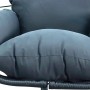 Detailaufnahme: Grauer Svita Shelly Hängesessel mit Kissen und Polyrattan-Korb.