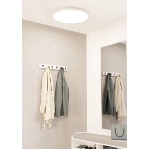 Weiße, runde Eglo LED-Deckenleuchte Sarsina-Z, Ø 60 cm, im Flur. Smarte Connect.Z Leuchte.