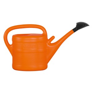 Orangefarbene OBI Gießkanne, 10 Liter, mit abnehmbarer Brause und Steckplatz.