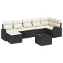 Schwarzes 8-teiliges Garten-Sofa-Set aus Polyrattan mit Tisch und cremefarbenen Kissen.