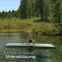 Aufblasbare Tectake Airtrack Trainingsmatte, blau-grau, mit Person im See beim Sport.