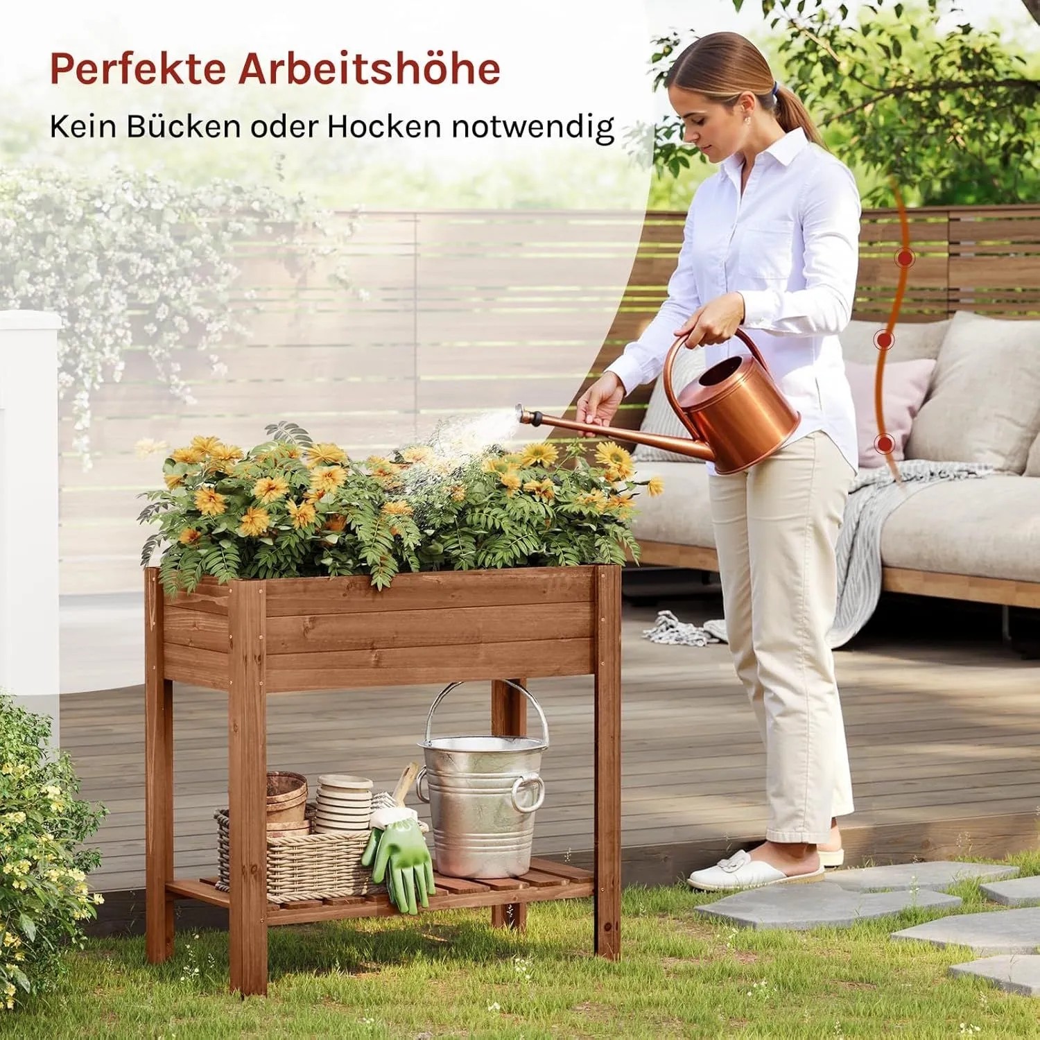 Braunes WOLTU Holz Hochbeet mit gelben Blumen, Frau gießt. 75 cm Höhe, Ablageboden für Garten. Ideal für Balkon & Terrasse.