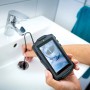 LUX Endoskopkamera im Einsatz: Rohrprüfung unter Waschbecken mit Prüfwerkzeug.