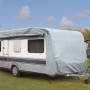 Graue Wohnwagen Abdeckhaube Größe L von Garden Pleasure schützt vor Wettereinflüssen.