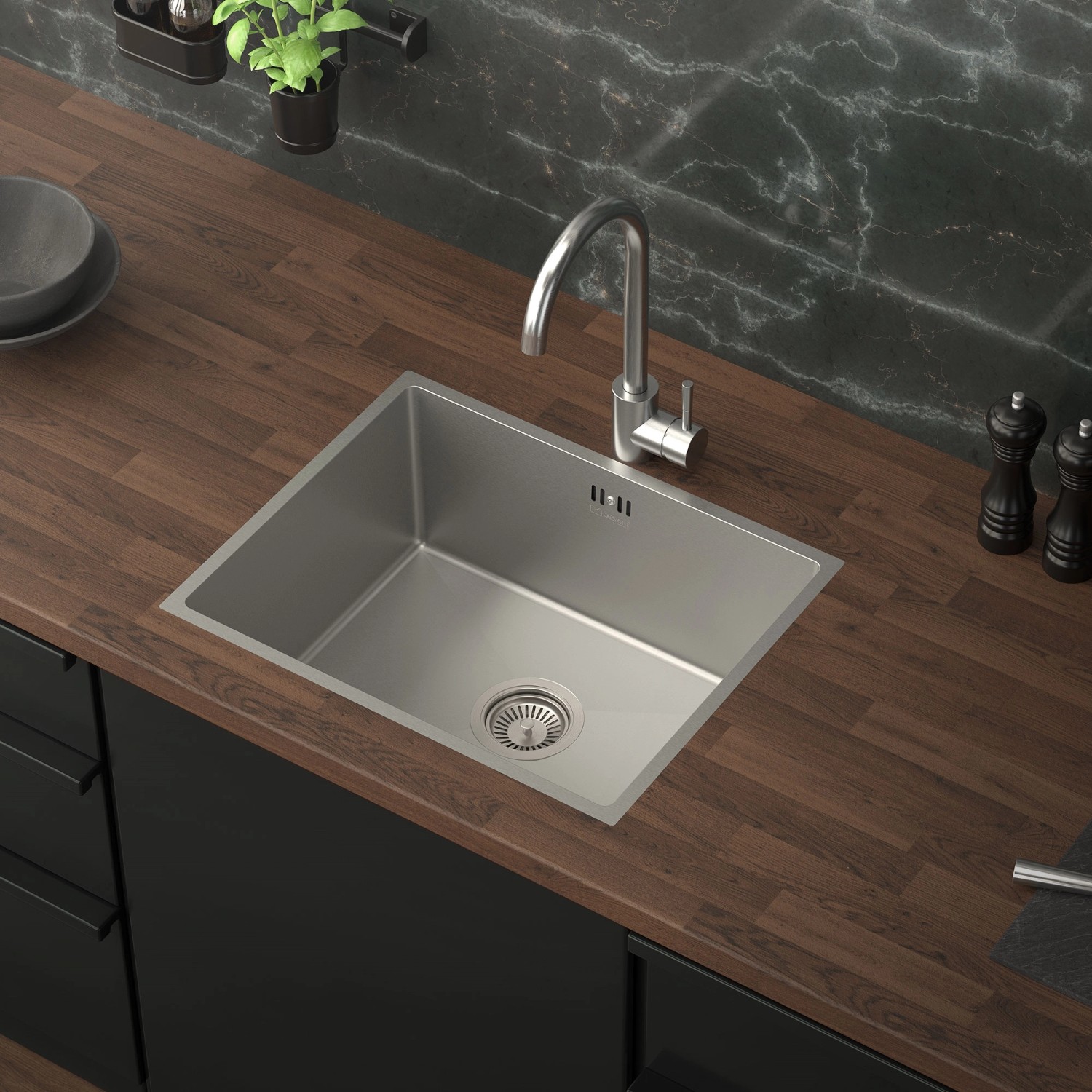 Rechteckige ML-Design Edelstahlspüle (50x40 cm) mit Siphon in moderner Küche.