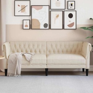 Beiges 3-Sitzer Chesterfield Sofa aus Leinen mit Knopfheftung und dunklen Füßen.