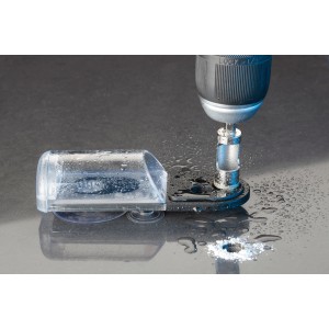 LUX Diamantbohrer 5 mm mit Führung beim Fliesenbohren mit Wasserkühlung.