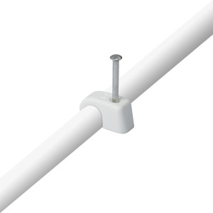 Weiße Expressschelle mit Nagel zur Kabelbefestigung (Ø 7-11mm).