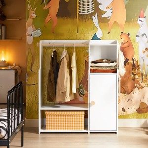 Weißer SoBuy Kinderkleiderschrank mit Kleiderstange, Tür und 4 Fächern im Kinderzimmer.