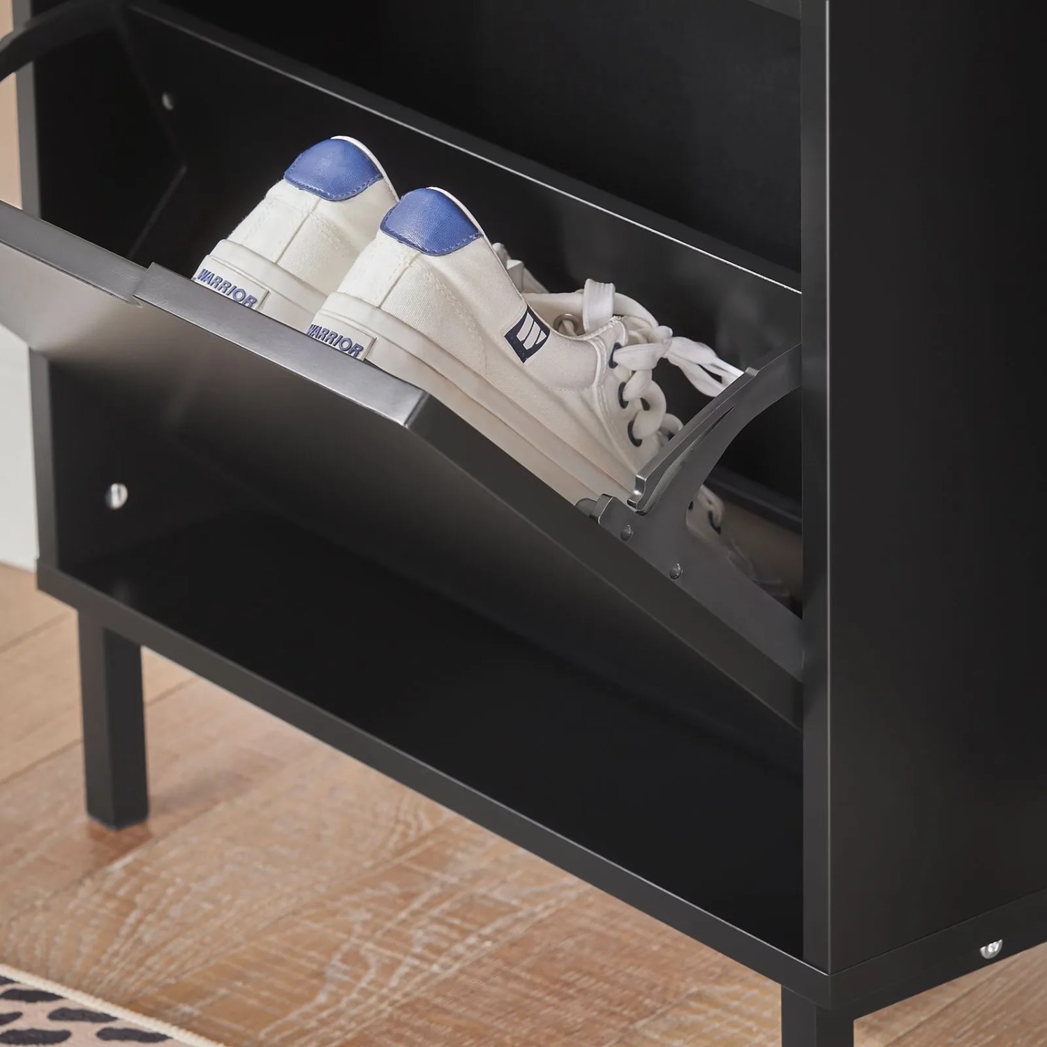 SoBuy Schuhkipper FSR151-SCH, schwarz, mit zwei Klappen und Schuhen im offenen Fach.