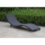 Dunkelbraune Sonnenliege Caracas aus Kunststoffgeflecht mit Aluminiumgestell für Garten und Terrasse.