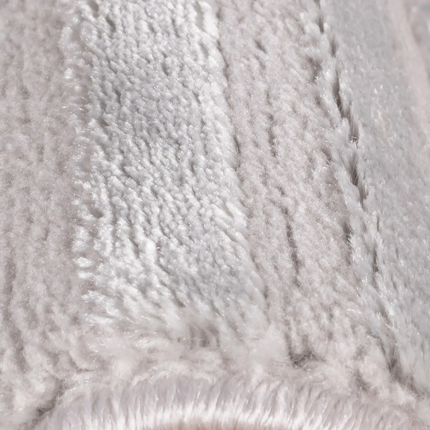 Detailaufnahme: Ayyildiz Kurzflorteppich Sahara 1112, silberner Flor.