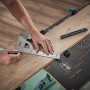 Wolfcraft Einpass-Set für Laminat: Universalwinkel, Konturenlehre und Laminateinpasser im Einsatz.