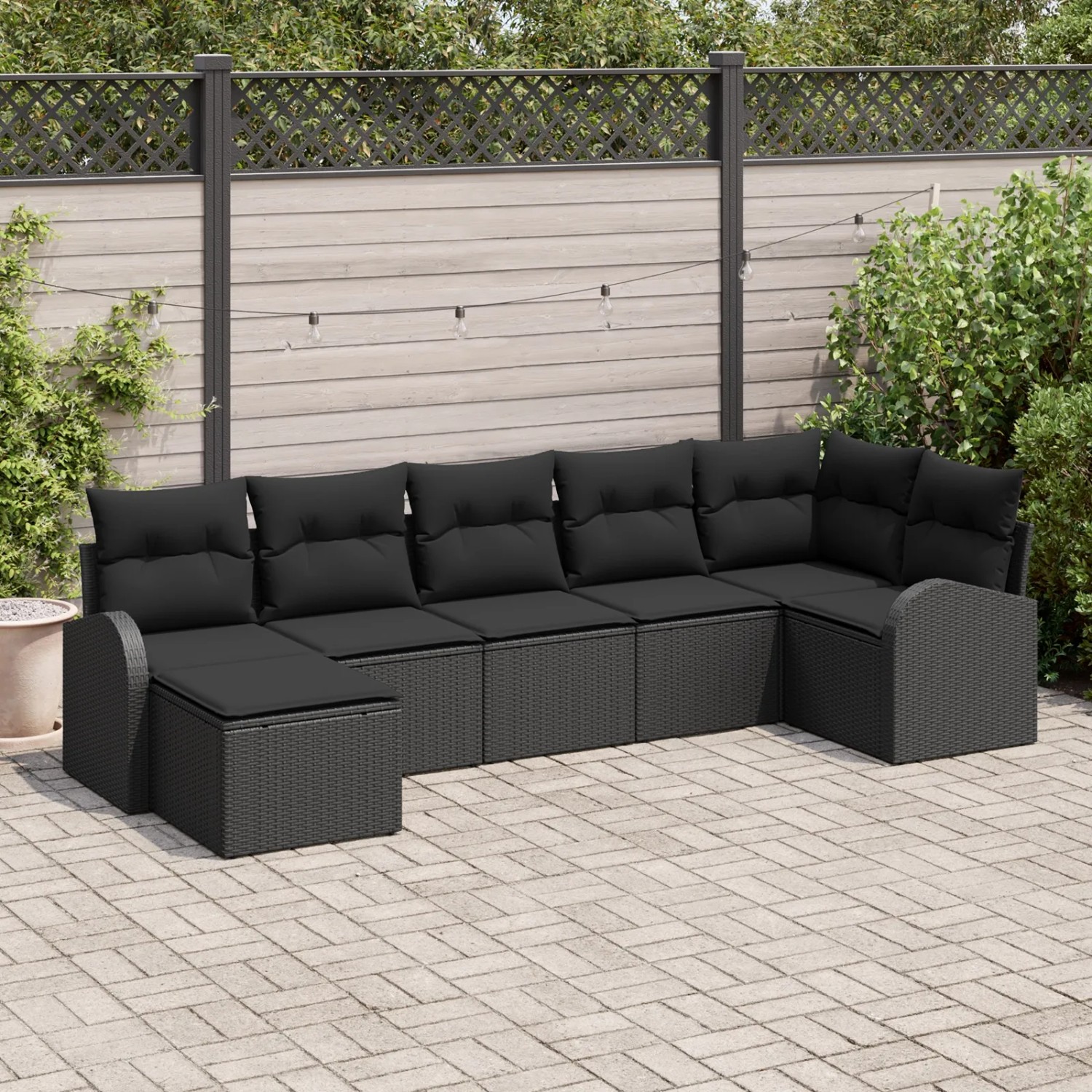 Schwarzes 7-teiliges vidaXL Garten-Sofa-Set aus Poly Rattan für Terrasse und Garten.