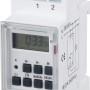 Digitale Wochenzeitschaltuhr in Weiß für Schaltschränke, zur Hausfunksteuerung.