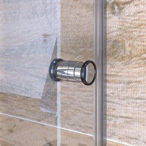 Detailaufnahme: Chromfarbener Magnetgriff an Dusch-Nischentür Brava Frame.