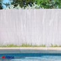 Graue PROREGAL Sichtschutzmatte aus PVC am Pool, 2x3 m. Gartensichtschutz für Privatsphäre.