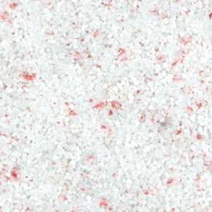 Nahaufnahme von Terralith Buntsteinputz in Weiß und Rosa, feines Marmor-Granulat 2mm für Wandflächen.