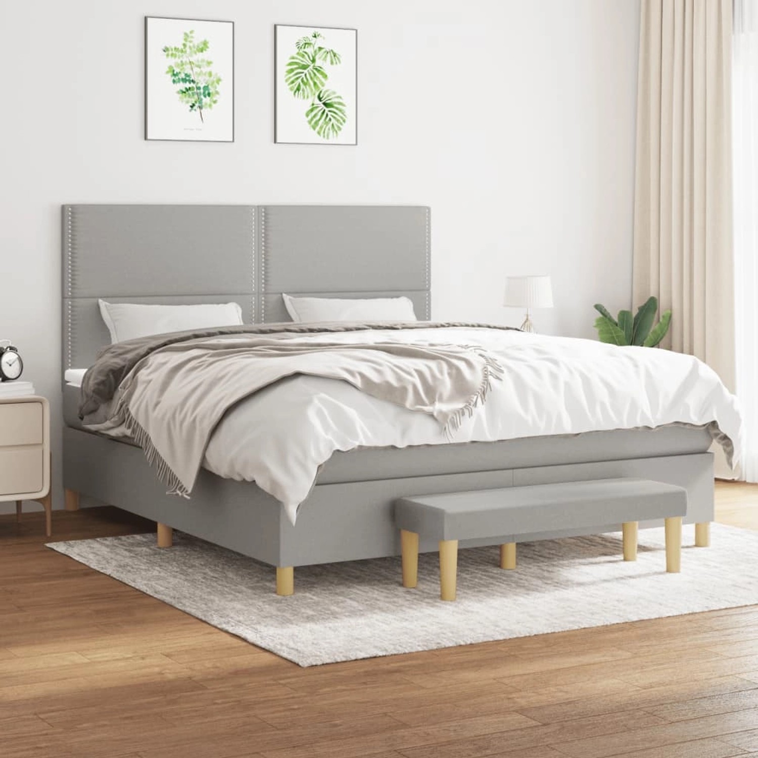 Hellgraues Boxspringbett mit Matratze und Bank, Stoffbezug, modernes Design für Schlafzimmer.