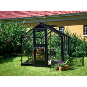 Juliana Gewächshaus Compact 6, anthrazitfarben, mit Pflanzen im Garten.