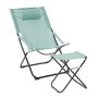 Blauer Svita Tomra Liegestuhl mit Hocker, klappbar, mit Kopfkissen, ideal für Camping und Garten.