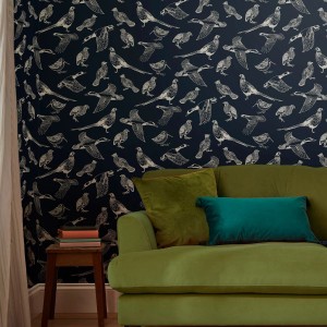 Joules Vliestapete Hunting Birds French Navy Blau mit Vogelmuster im Landhausstil.