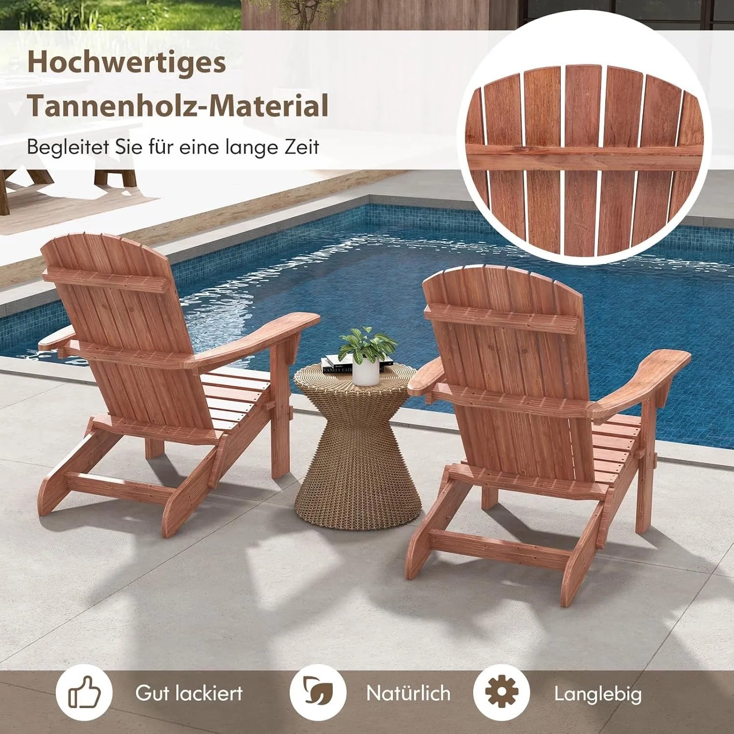 Zwei klappbare Adirondack Gartenstühle aus Tannenholz in Naturfarbe am Pool. Perfekt für Garten & Terrasse.