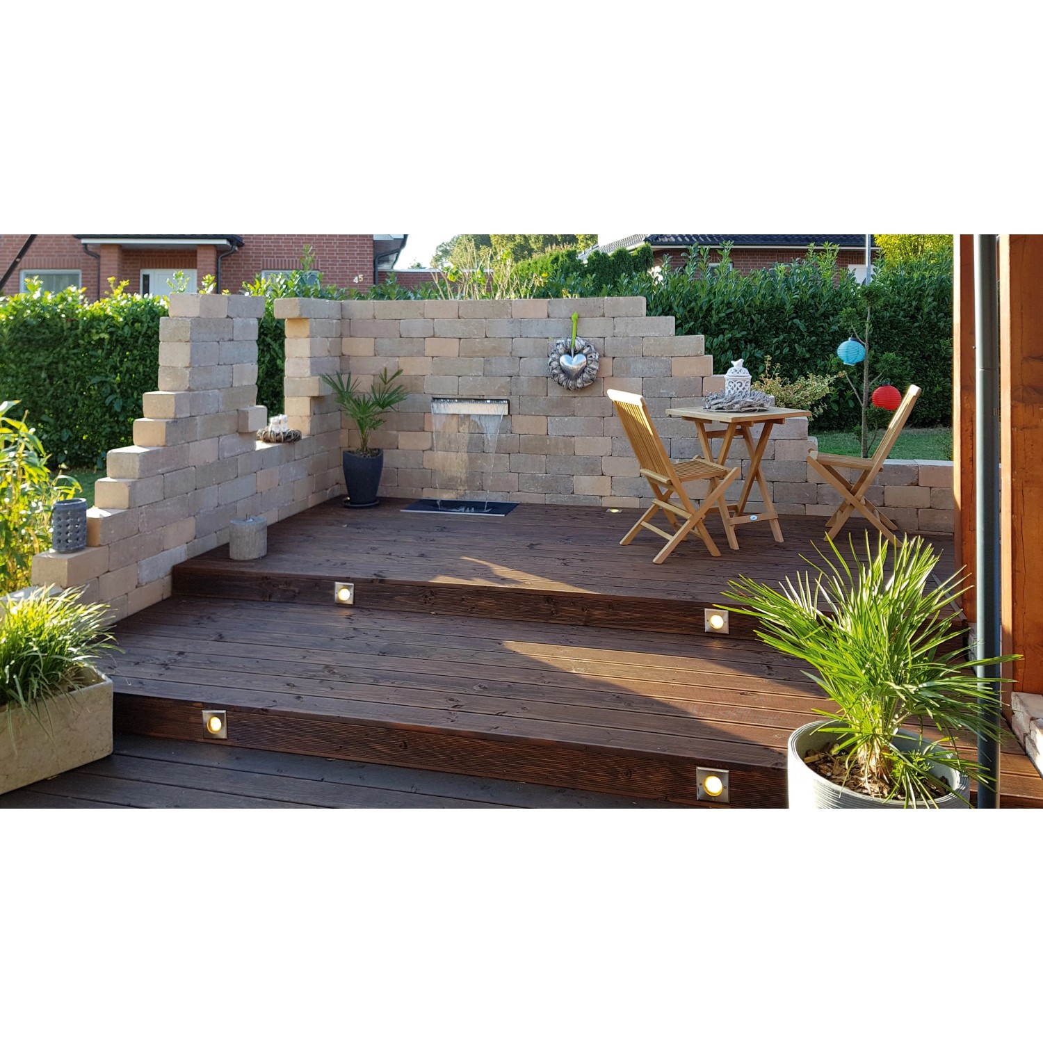 Gestaltungsidee mit Diephaus Mauersteinen Collo Sandstein für Gartenmauer und Terrasse.