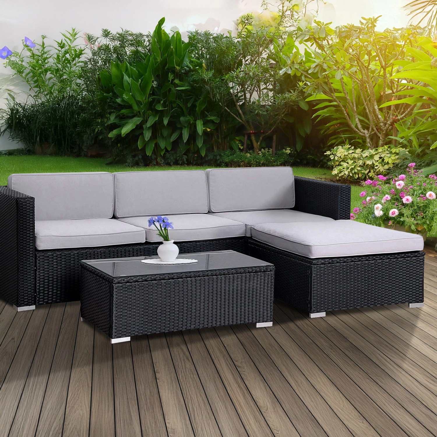 Schwarze Svita California XL Gartenlounge aus Polyrattan mit Sessel, Tisch, Bank und Kissenbox.