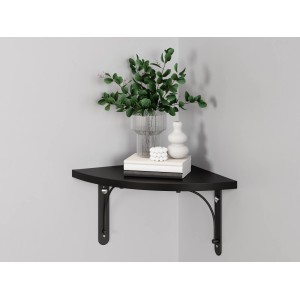 Schwarzes MDF-Eckregal Oldham, 30x30 cm, mit Deko an grauer Wand. Regal für die Ecke.