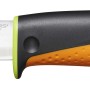Fiskars Hochleistungsmesser mit Holster und Messerschärfer, Klinge aus Stahl, Griff orange/schwarz.