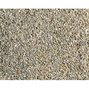 Nahaufnahme von hellem Scherf Quarzitsplitt (2-4 mm) im 25 kg Sack, ideal für Zierkies-Anwendungen.