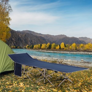 Blaues Outsunny Campingbett aus Stahl und Oxfordstoff vor Zelt und Flusslandschaft.