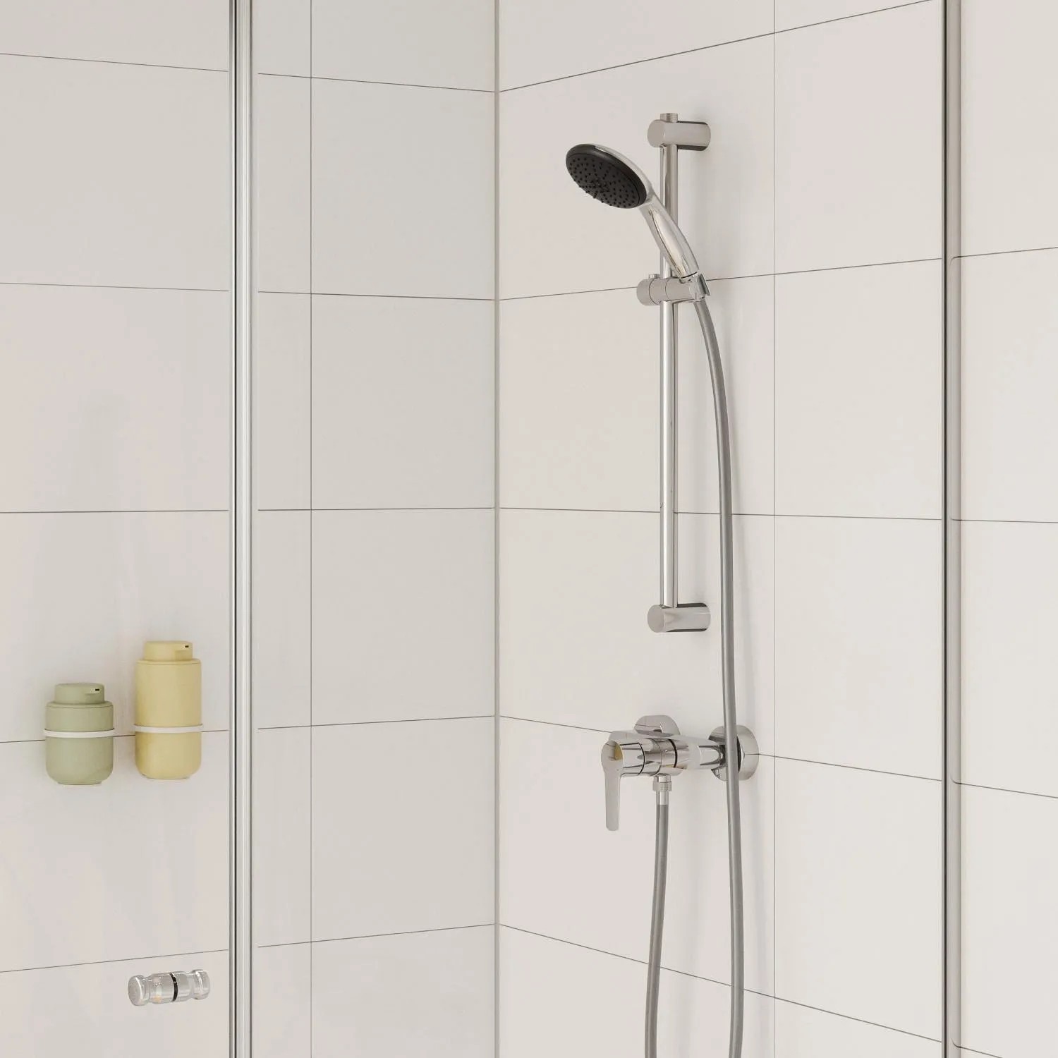 Grohe QuickFix Brausearmatur Start für Wandmontage im Duschbereich mit weißem Fliesenspiegel.
