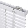 Detailaufnahme einer weißen Sekey Aluminium Jalousie mit Lamellen und Bedienelementen.