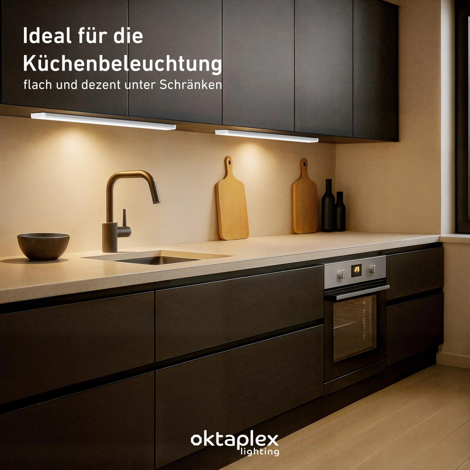 Oktaplex LED Unterbauleuchte in Küche, neutralweißes Licht unter Schränken.