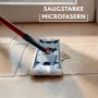 Vileda H2PrO Flachwischer im Einsatz: Wischmopp mit Microfaser-Bezug reinigt Fliesenboden.
