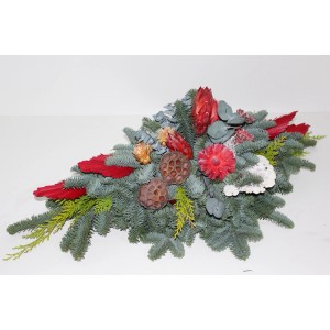 Rotes Grabgesteck Nobilis (ca. 80 cm) mit Tanne, Konifere und Dekoration.